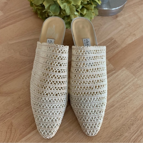 Charles David's Mid heel Open Heel Cream Baige
Cream Mules Size 6.5 - Picture 5 of 7